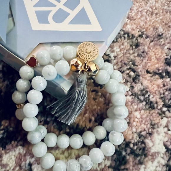 AMELIA RUE || Cora 4-Piece Bracelet Set in Cyan/Gray + Gold ⭐️NEW IN BOX⭐️ - Picture 5 of 7